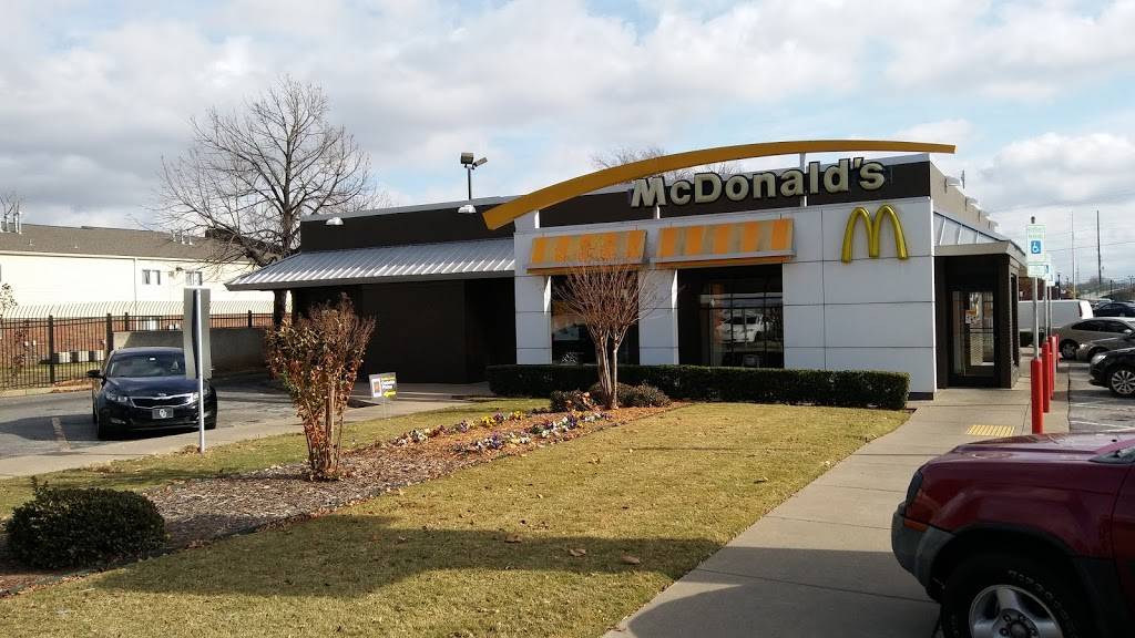McDonalds | cafe | 2245 Southwest Blvd, Tulsa, OK 74107, USA | 9185859260 OR +1 918-585-9260