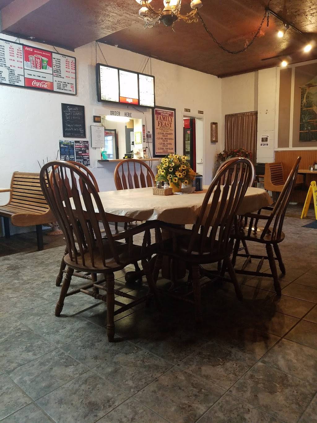 La Gondola Spaghetti House | restaurant | 115 S Main St, Creve Coeur, IL 61610, USA | 3096947676 OR +1 309-694-7676