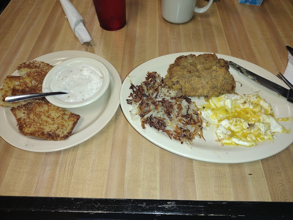 Sissys Red Wagon | restaurant | 401 N Main St Ave, Brownwood, TX 76801, USA | 3256461599 OR +1 325-646-1599