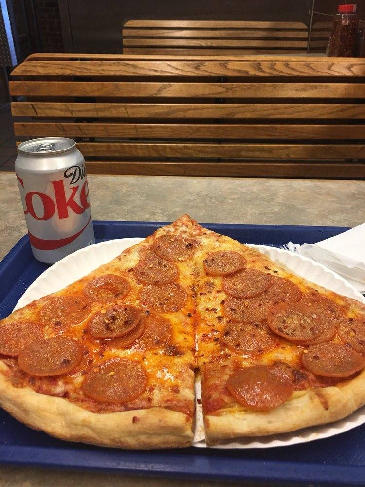 Marios Pizza | restaurant | 940 Manhattan Ave, Brooklyn, NY 11222, USA | 7183492700 OR +1 718-349-2700