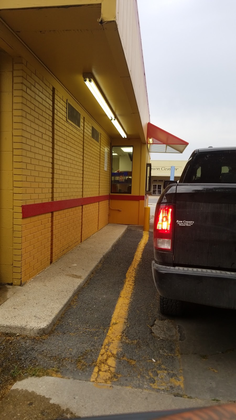 Churchs Chicken | restaurant | 123 W Main St, Uvalde, TX 78801, USA | 8302786867 OR +1 830-278-6867