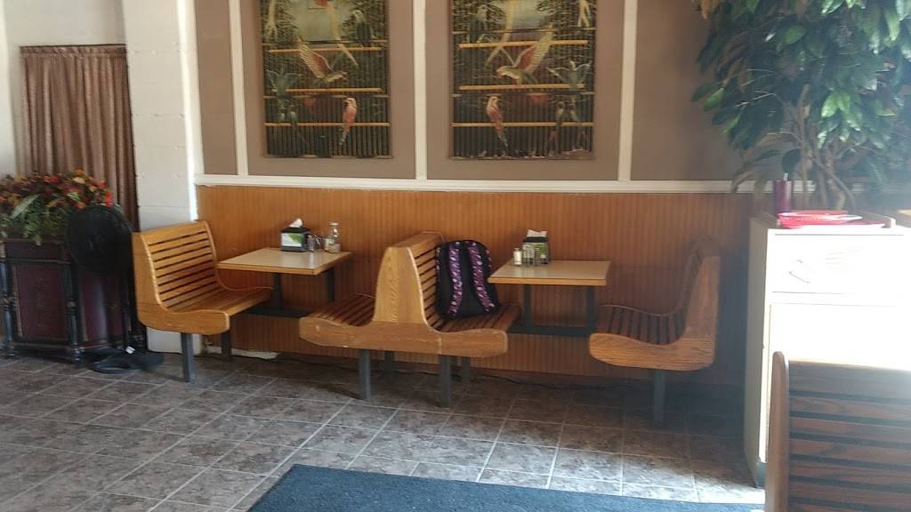 La Gondola Spaghetti House | restaurant | 115 S Main St, Creve Coeur, IL 61610, USA | 3096947676 OR +1 309-694-7676