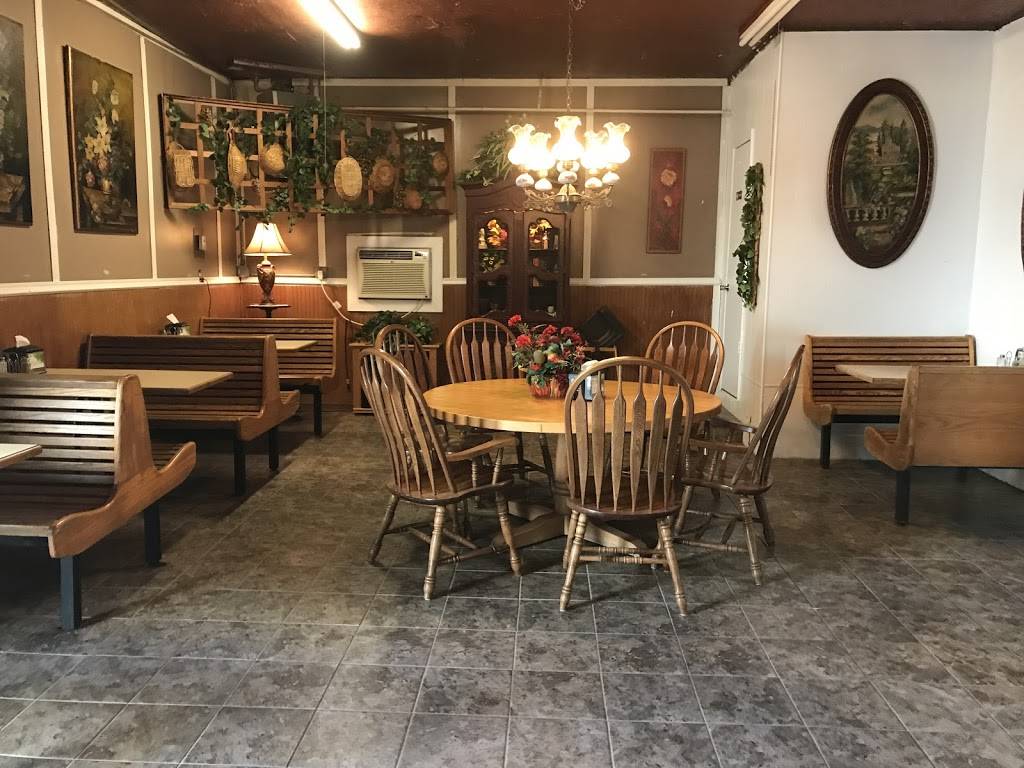 La Gondola Spaghetti House | restaurant | 115 S Main St, Creve Coeur, IL 61610, USA | 3096947676 OR +1 309-694-7676