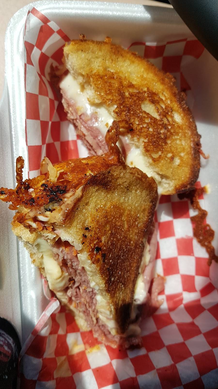Head Lake Grill | restaurant | 48 Highland St, Haliburton, ON K0M 1S0, Canada | 7054559630 OR +1 705-455-9630