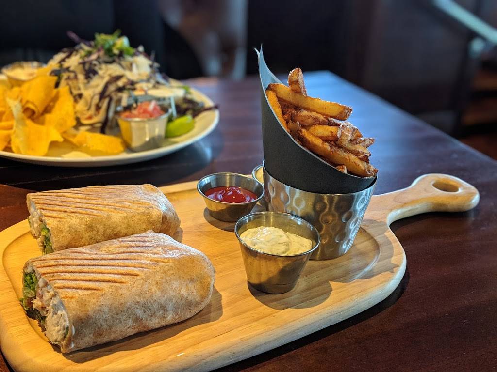 La Cage - Brasserie Sportive | restaurant | 2555 Rue dAnnemasse, Boisbriand, QC J7H 0A3, Canada | 4504372011 OR +1 450-437-2011