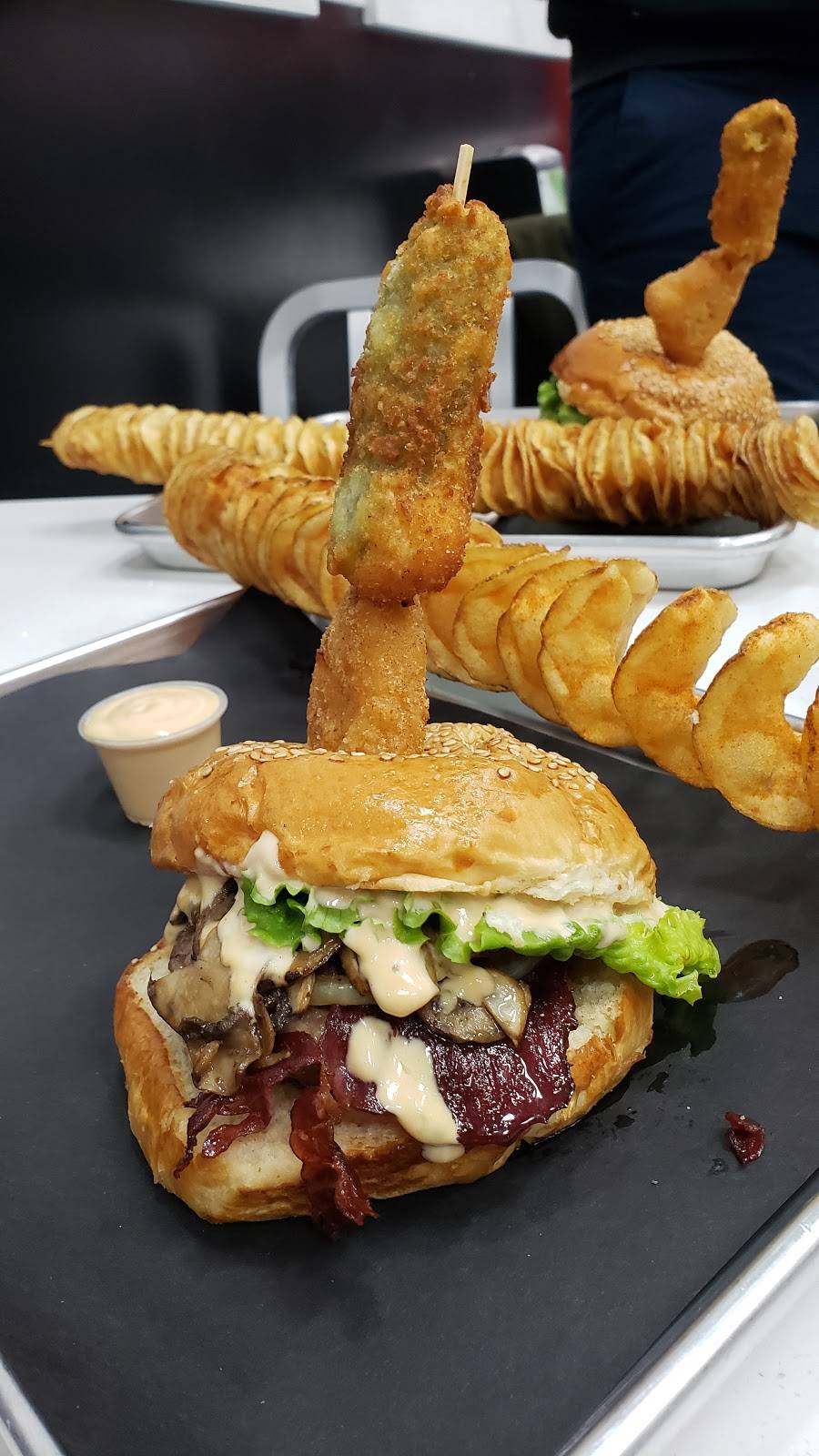 Burger Factory | restaurant | 580 Fanshawe Park Rd E, London, ON N5X 1L1, Canada | 5486884888 OR +1 548-688-4888
