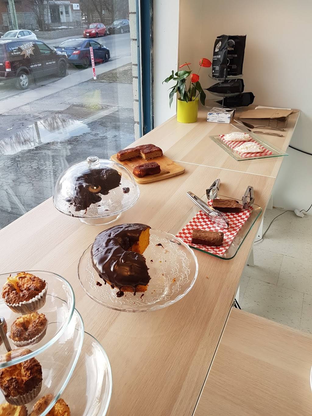 Padoca Pâtisserie Brésilienne | bakery | 1244 Boulevard Sainte-Foy, Longueuil, QC J4K 1X3, Canada | 4503321900 OR +1 450-332-1900