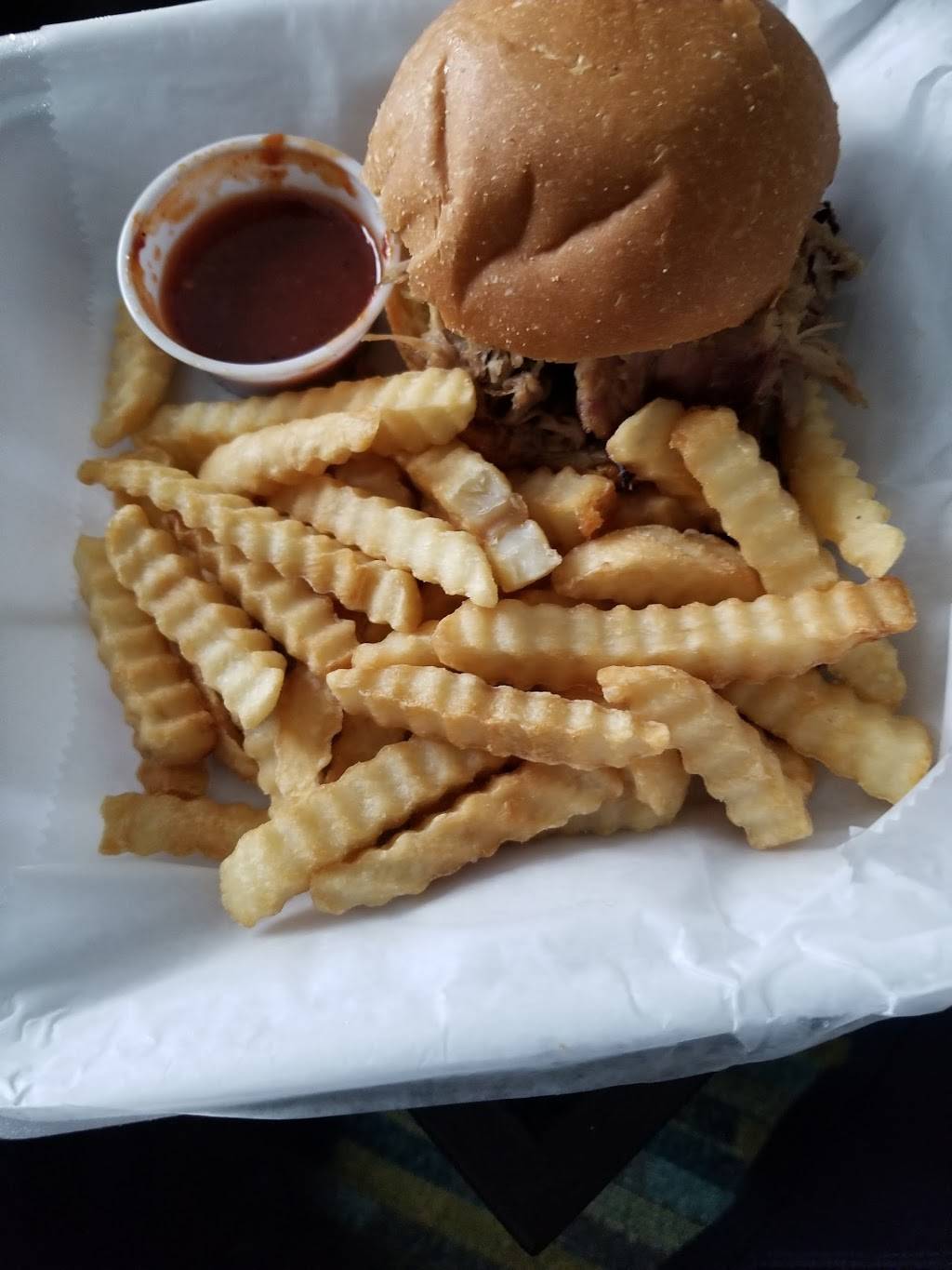 Smokin PO Boys BBQ | restaurant | 67 W Athens St, Winder, GA 30680, USA | 6784259374 OR +1 678-425-9374