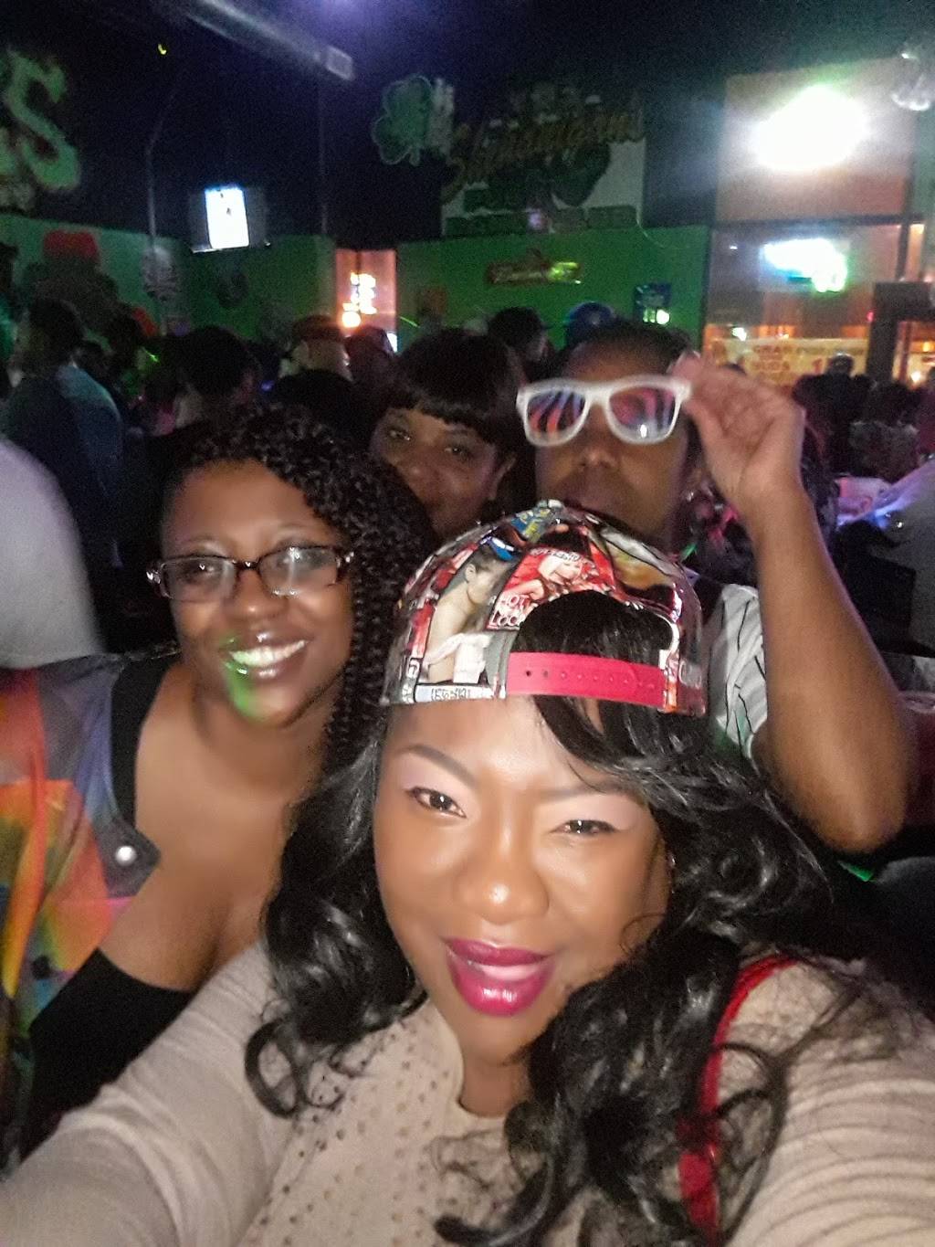 Shenanigans Irish Pub | night club | 303 W 3rd St, Davenport, IA 52801, USA | 5633230650 OR +1 563-323-0650