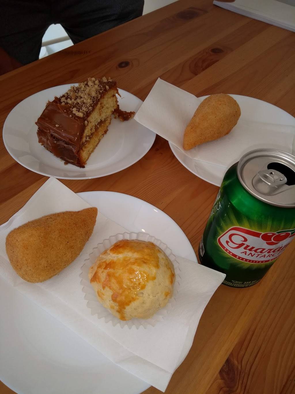 Padoca Pâtisserie Brésilienne | bakery | 1244 Boulevard Sainte-Foy, Longueuil, QC J4K 1X3, Canada | 4503321900 OR +1 450-332-1900