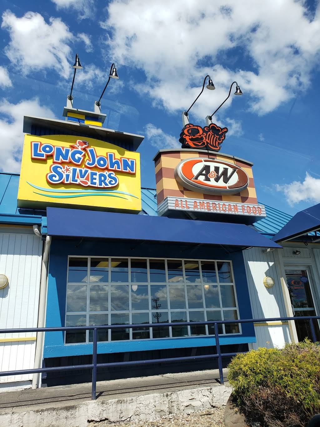 A&W Restaurant | restaurant | 750 Ohio River Blvd, East Rochester, PA 15074, USA | 7247281170 OR +1 724-728-1170