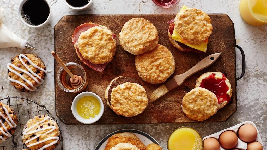 Bojangles Famous Chicken n Biscuits | restaurant | 1250 Peters Creek Pkwy, Winston-Salem, NC 27103, USA | 3367234623 OR +1 336-723-4623