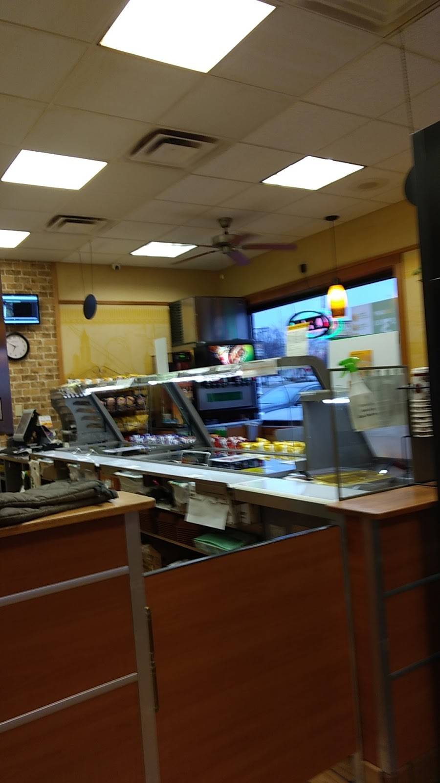 Subway | restaurant | 112 Chicago Ave, Savanna, IL 61074, USA | 8152737821 OR +1 815-273-7821