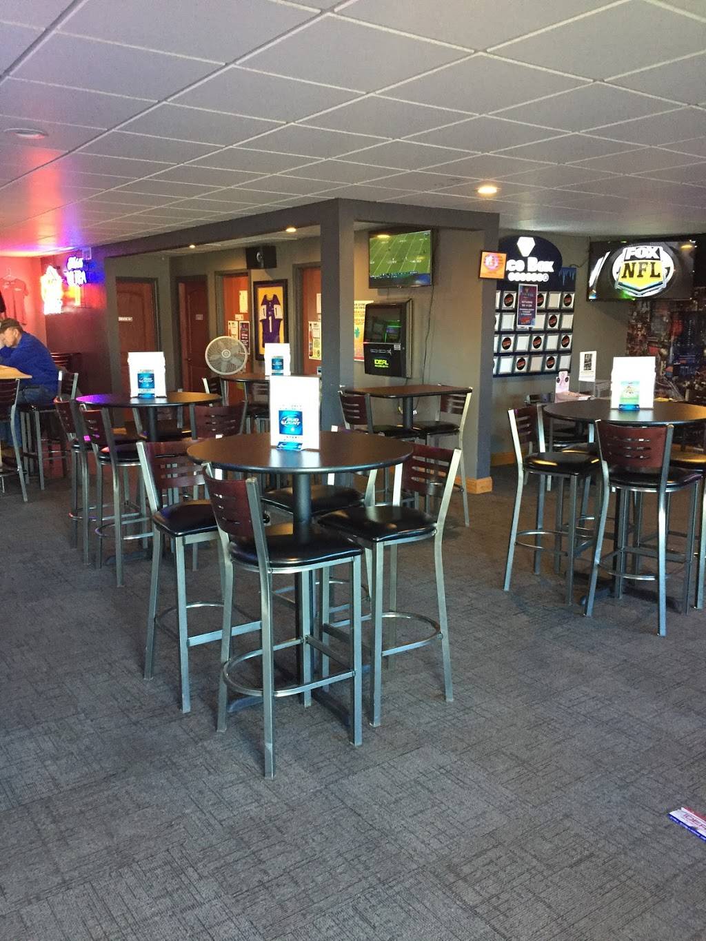 Slick Nickels | restaurant | 1235 Logan Ave, Belvidere, IL 61008, USA | 7795528645 OR +1 779-552-8645