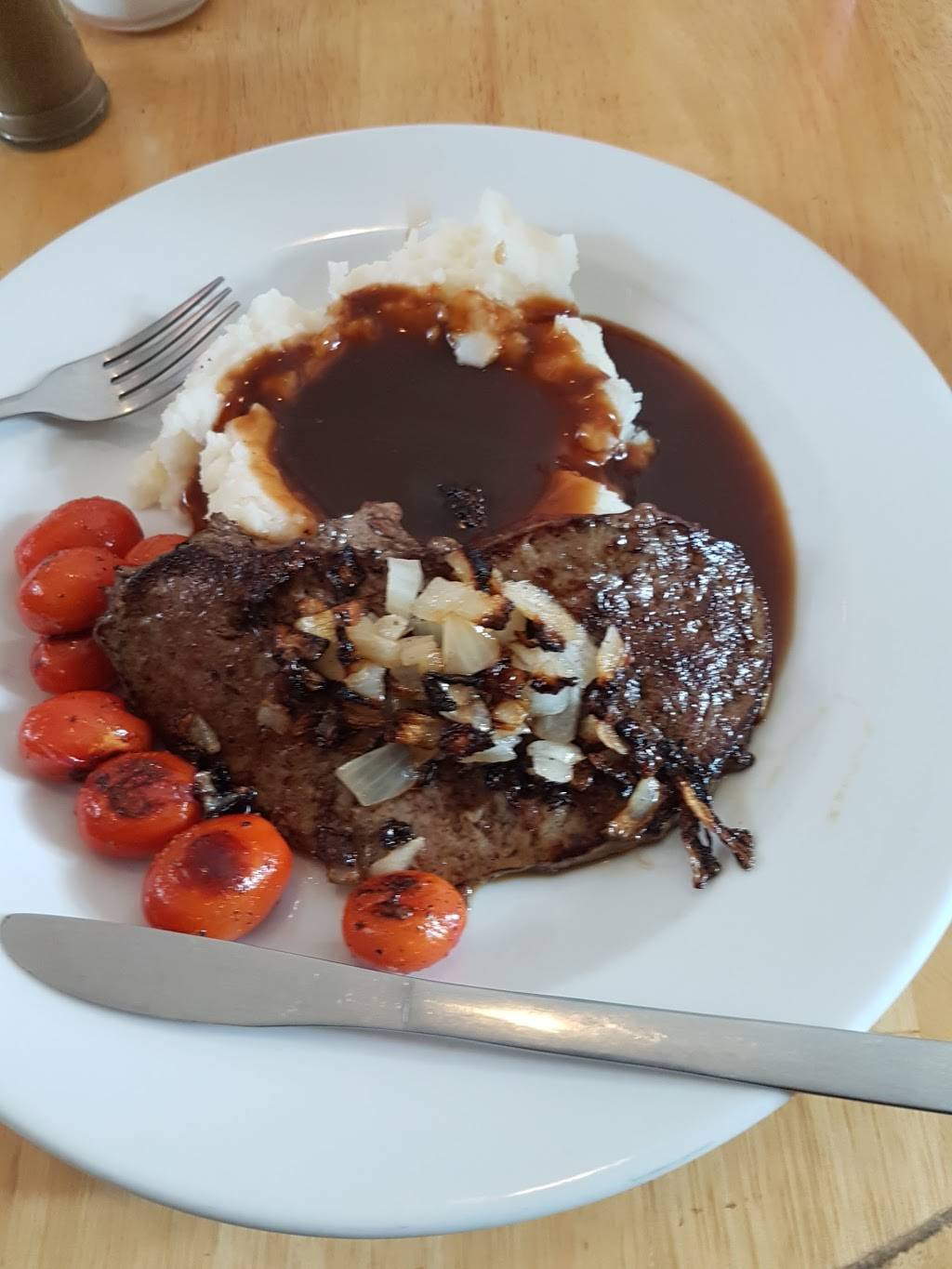 Head Lake Grill | restaurant | 48 Highland St, Haliburton, ON K0M 1S0, Canada | 7054559630 OR +1 705-455-9630