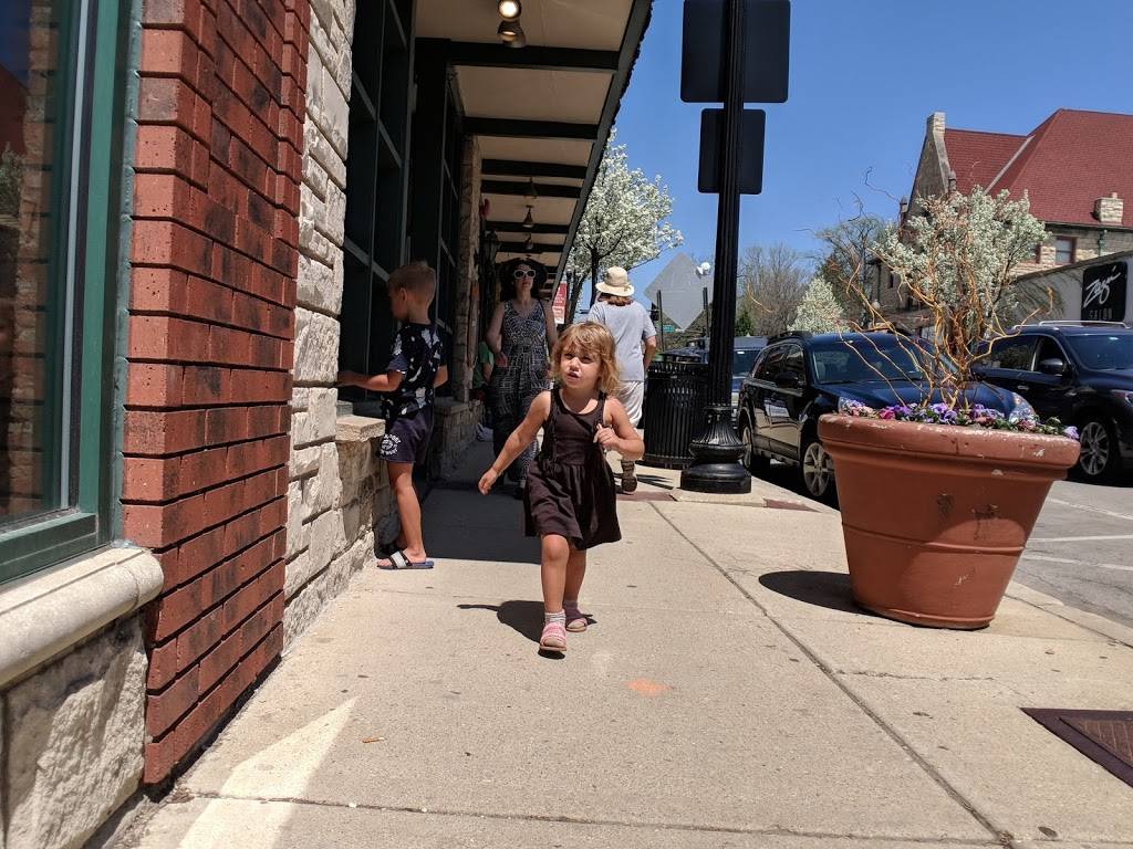 Starbucks | cafe | 101 E Front St, Wheaton, IL 60187, USA | 6307841361 OR +1 630-784-1361