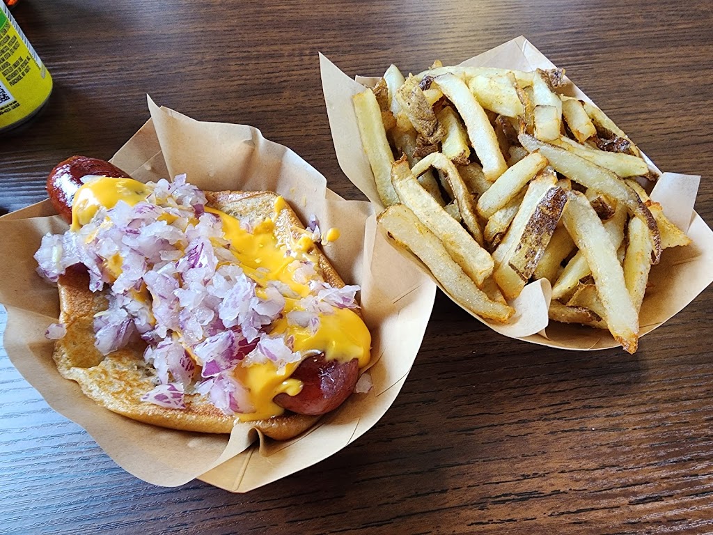 Lock and Landing Hotdogs LLC | restaurant | 231 Market St, Zanesville, OH 43701, USA | 7408688200 OR +1 740-868-8200