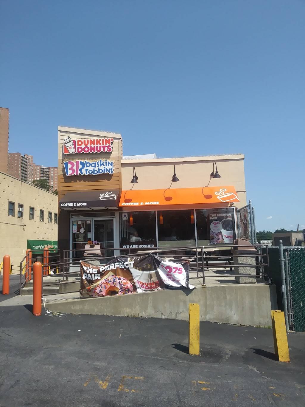 Dunkin Donuts | cafe | 508 W 259th St, Bronx, NY 10471, USA | 7184321289 OR +1 718-432-1289