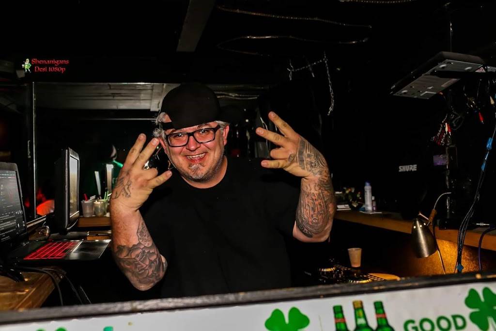 Shenanigans Irish Pub | night club | 303 W 3rd St, Davenport, IA 52801, USA | 5633230650 OR +1 563-323-0650