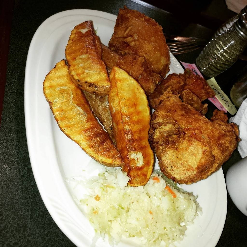 Chuckwagon Restaurant | restaurant | 32 Main St W, Kingsville, ON N9Y 1H3, Canada | 5197332395 OR +1 519-733-2395