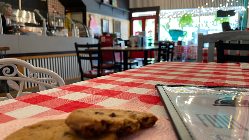 Savannah Ks Cottage Cafe | restaurant | 108 E Main St, Horse Cave, KY 42749, USA | 2704019910 OR +1 270-401-9910