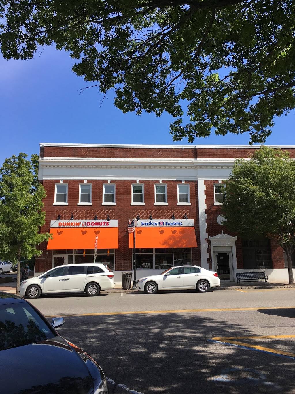 Dunkin Donuts | cafe | 353 Broad Ave, Leonia, NJ 07605, USA | 2015926645 OR +1 201-592-6645
