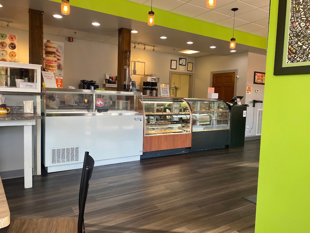 Sweet & Savory Donuts and Bagels, Inc | bakery | 1026A Clement St, Radford, VA 24141, USA | 5408389085 OR +1 540-838-9085