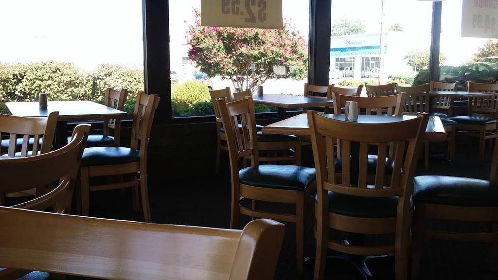 Bojangles Famous Chicken n Biscuits | restaurant | 106 Sandy Ct, Danville, VA 24541, USA | 4347974071 OR +1 434-797-4071