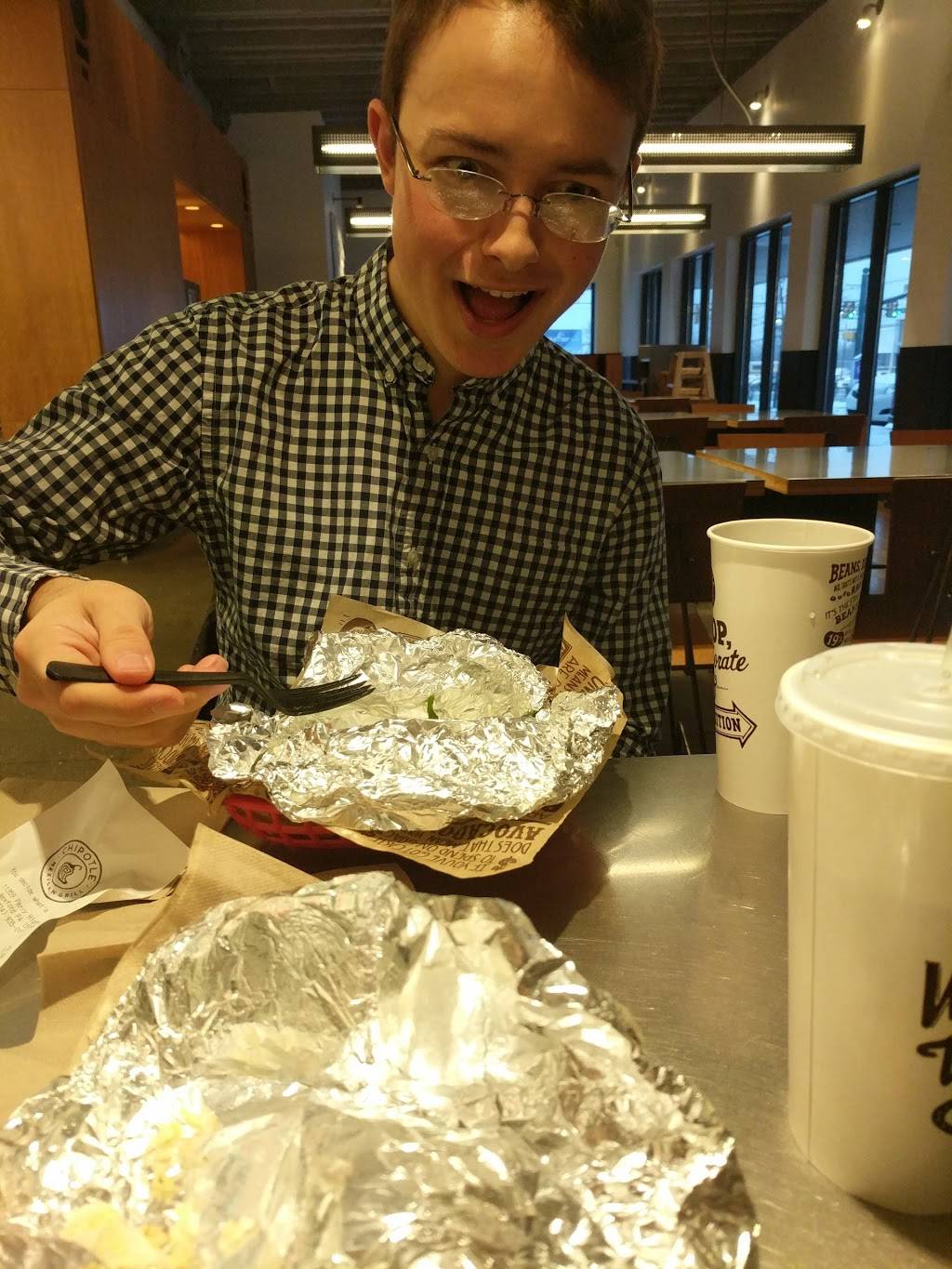 Chipotle Mexican Grill | restaurant | 11359 Perry Hwy, Wexford, PA 15090, USA | 7249350101 OR +1 724-935-0101
