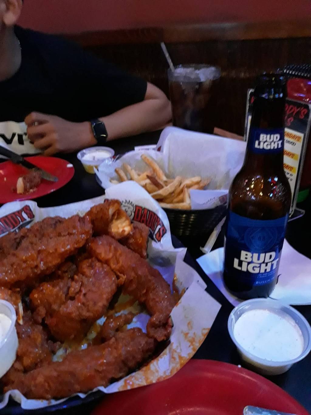 Wing Daddys | restaurant | 13700 Eastlake Blvd, Horizon City, TX 79928, USA | 9158524834 OR +1 915-852-4834