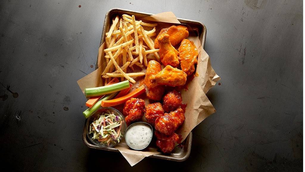 Buffalo Wild Wings | meal takeaway | 778 Freeport Ave, Elk River, MN 55330, USA | 7632419464 OR +1 763-241-9464