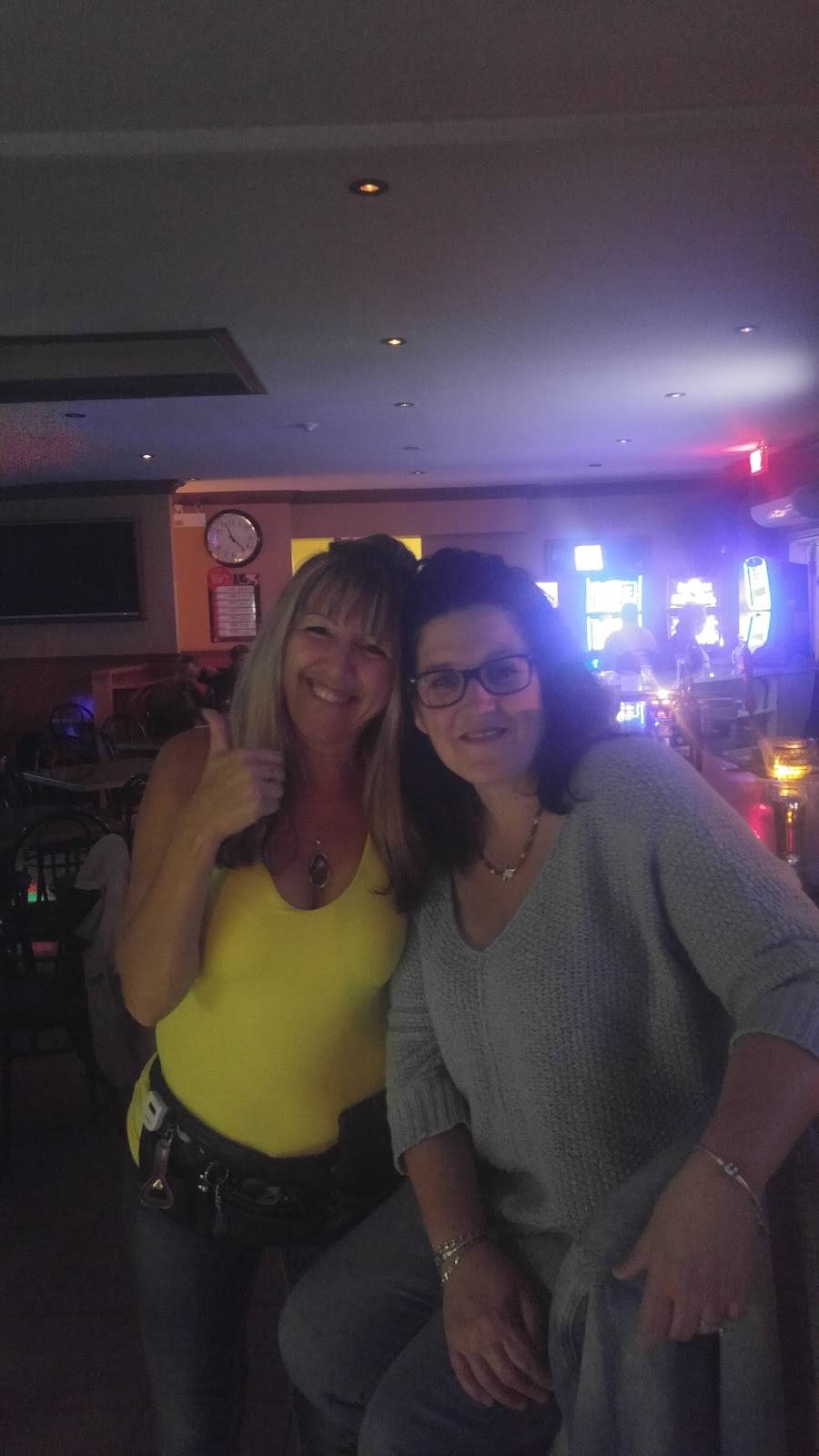 Bar Le Surf | night club | 1352 Ch de Chambly, Longueuil, QC J4J 3X3, Canada | 4506748384 OR +1 450-674-8384
