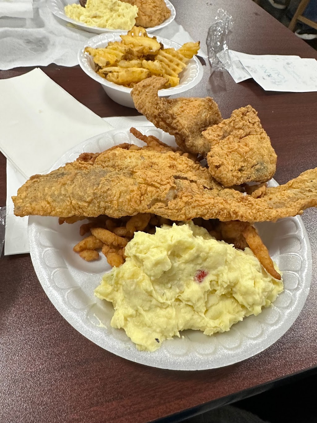 The Fry House Fish Camp | restaurant | 1101 Chau Ram Park Rd, Westminster, SC 29693, USA | 8647844609 OR +1 864-784-4609
