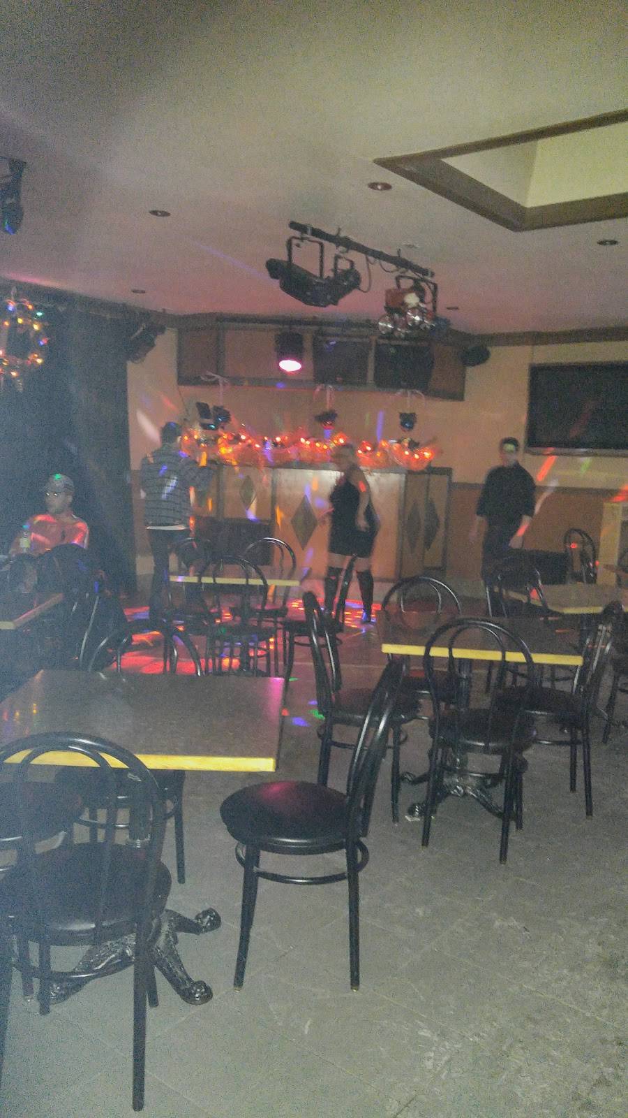 Bar Le Surf | night club | 1352 Ch de Chambly, Longueuil, QC J4J 3X3, Canada | 4506748384 OR +1 450-674-8384