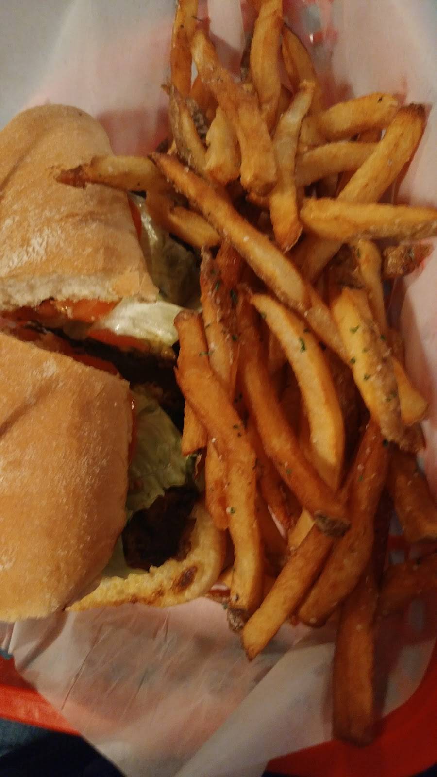 Rocky Top Sports Bar And Grill | restaurant | 16384 Hwy O, Gravois Mills, MO 65037, USA | 5733723399 OR +1 573-372-3399