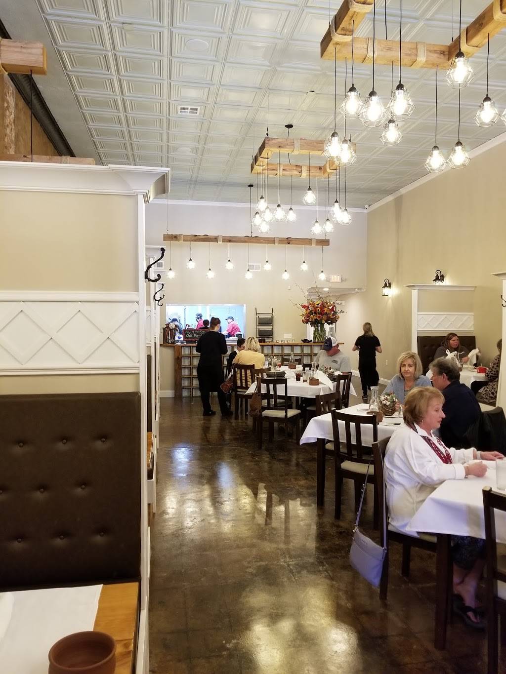 The Red Clay Table | restaurant | 307 N Montgomery Ave, Sheffield, AL 35660, USA | 2563205500 OR +1 256-320-5500