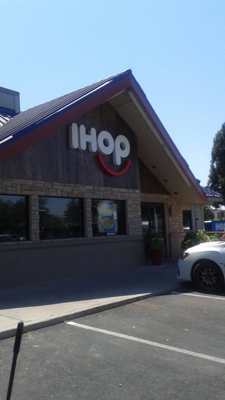 IHOP | restaurant | 3418 W Shaw Ave, Fresno, CA 93711, USA | 5592750450 OR +1 559-275-0450
