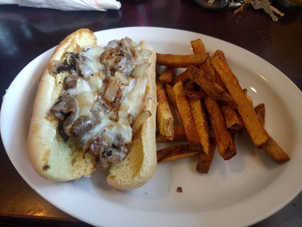 Head Lake Grill | restaurant | 48 Highland St, Haliburton, ON K0M 1S0, Canada | 7054559630 OR +1 705-455-9630