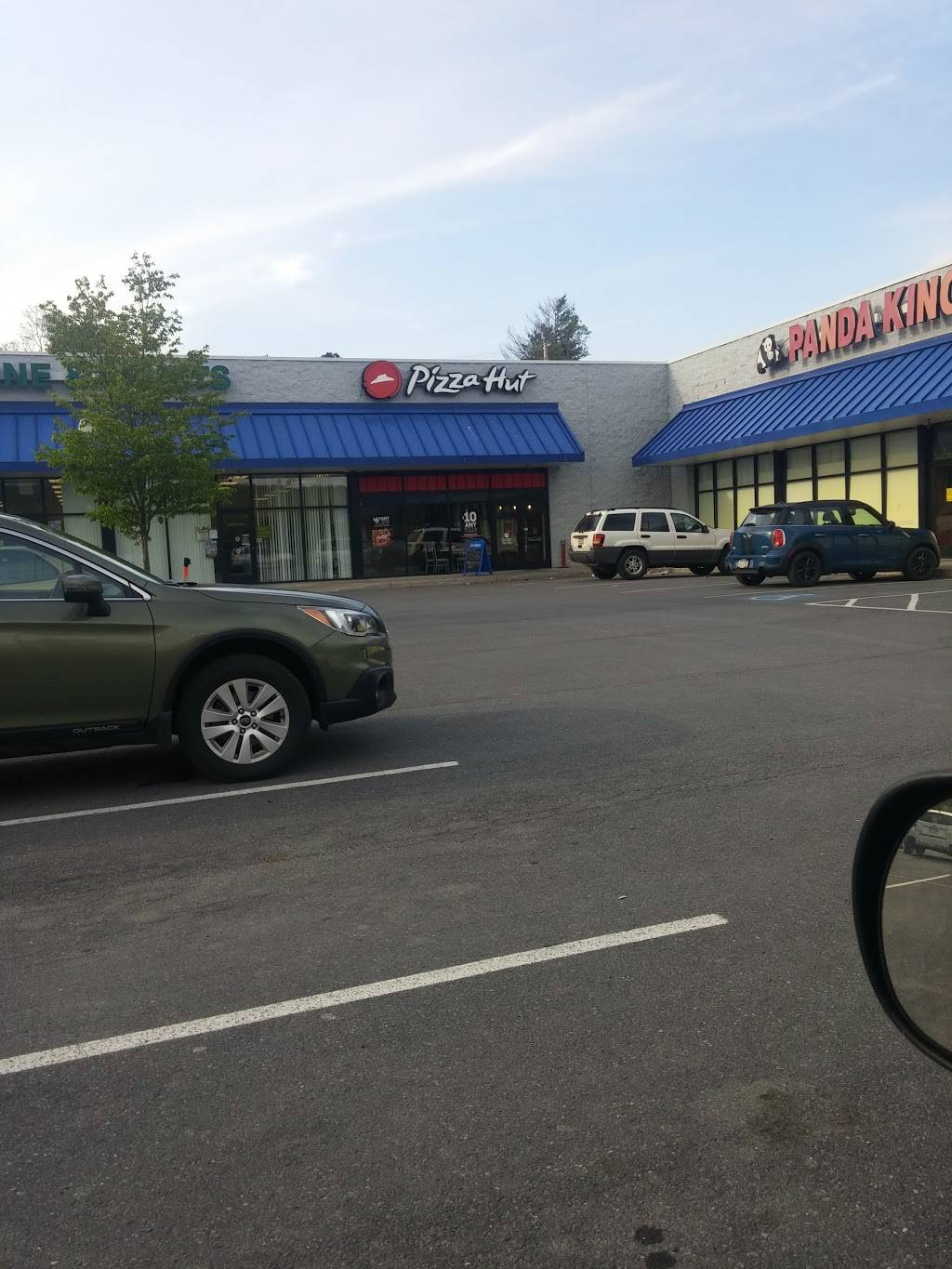 Pizza Hut | restaurant | 9349 PA-61, Coal Township, PA 17851, USA | 5706484673 OR +1 570-648-4673