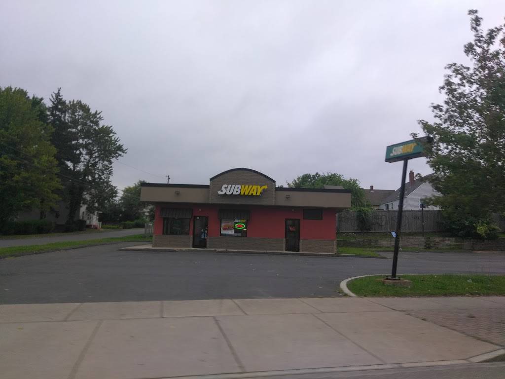 Subway | restaurant | 1144 New Britain Ave, West Hartford, CT 06110, USA | 8602317827 OR +1 860-231-7827