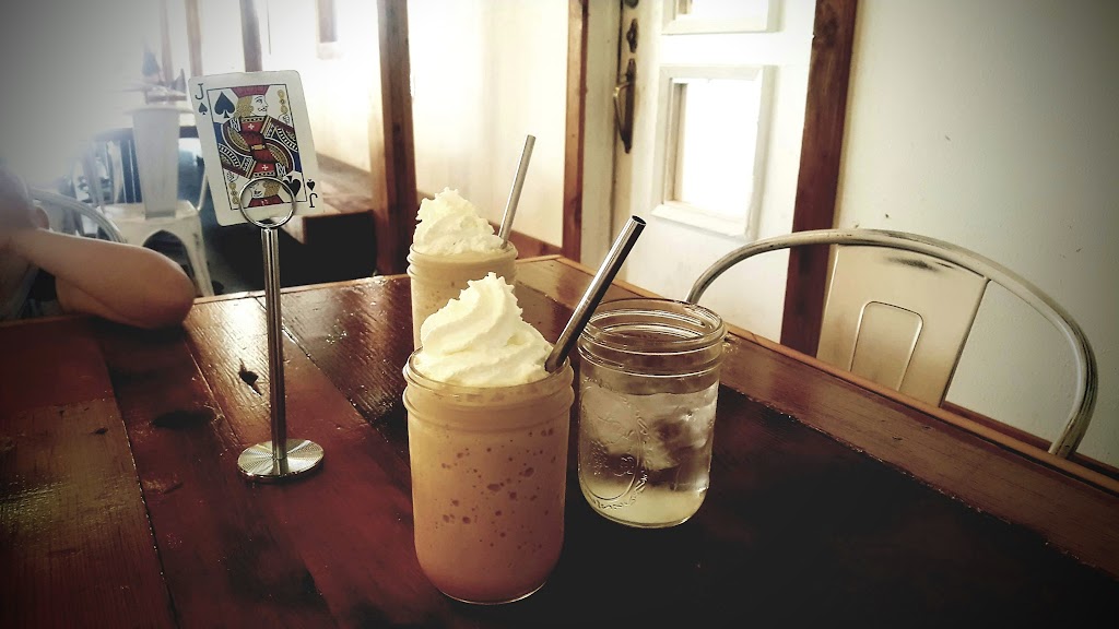 Strayhouse Kitchen + Coffee | bakery | 118 S 5th St, Clinton, OK 73601, USA | 5804502527 OR +1 580-450-2527