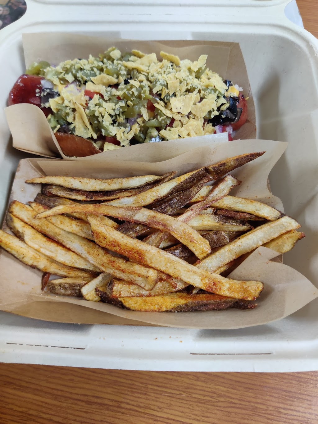 Lock and Landing Hotdogs LLC | restaurant | 231 Market St, Zanesville, OH 43701, USA | 7408688200 OR +1 740-868-8200