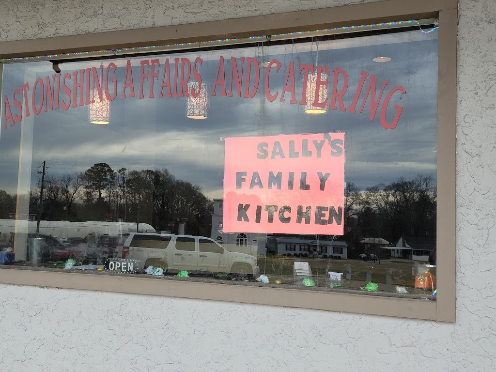 Sallys Family Kitchen | restaurant | 908 Main St, Roanoke, AL 36274, USA | 3344368089 OR +1 334-436-8089