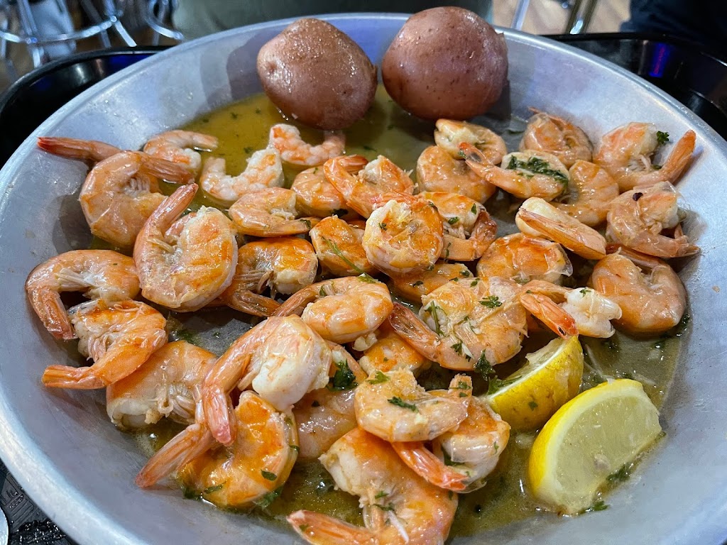 Shuck Me Hochatown | restaurant | 83 N Lukfata Trail, Broken Bow, OK 74728, USA | 5804943474 OR +1 580-494-3474