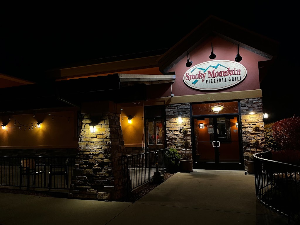 Smoky Mountain Pizzeria Grill | restaurant | 980 E Fairview Ave, Meridian, ID 83642, USA | 2088841067 OR +1 208-884-1067