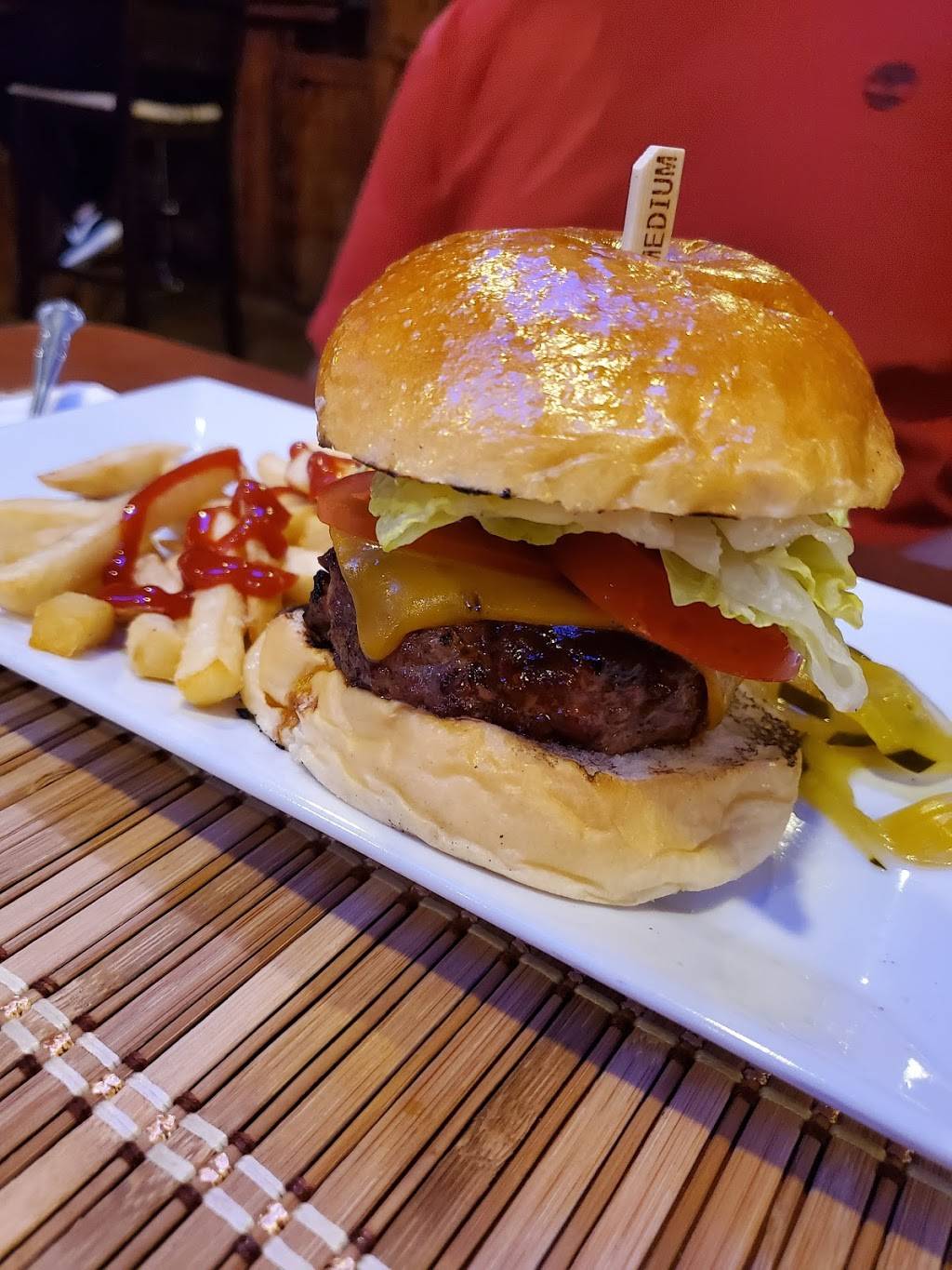 Volcano Bar & Restaurant | restaurant | 1 E 33rd St, Paterson, NJ 07514, USA | 9736896360 OR +1 973-689-6360