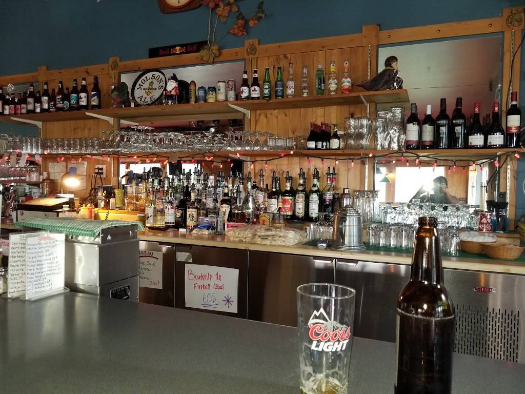 Bar le Contour | night club | 453 Rue Saint Alphonse, Lac-aux-Sables, QC G0X 1M0, Canada | 4183362846 OR +1 418-336-2846