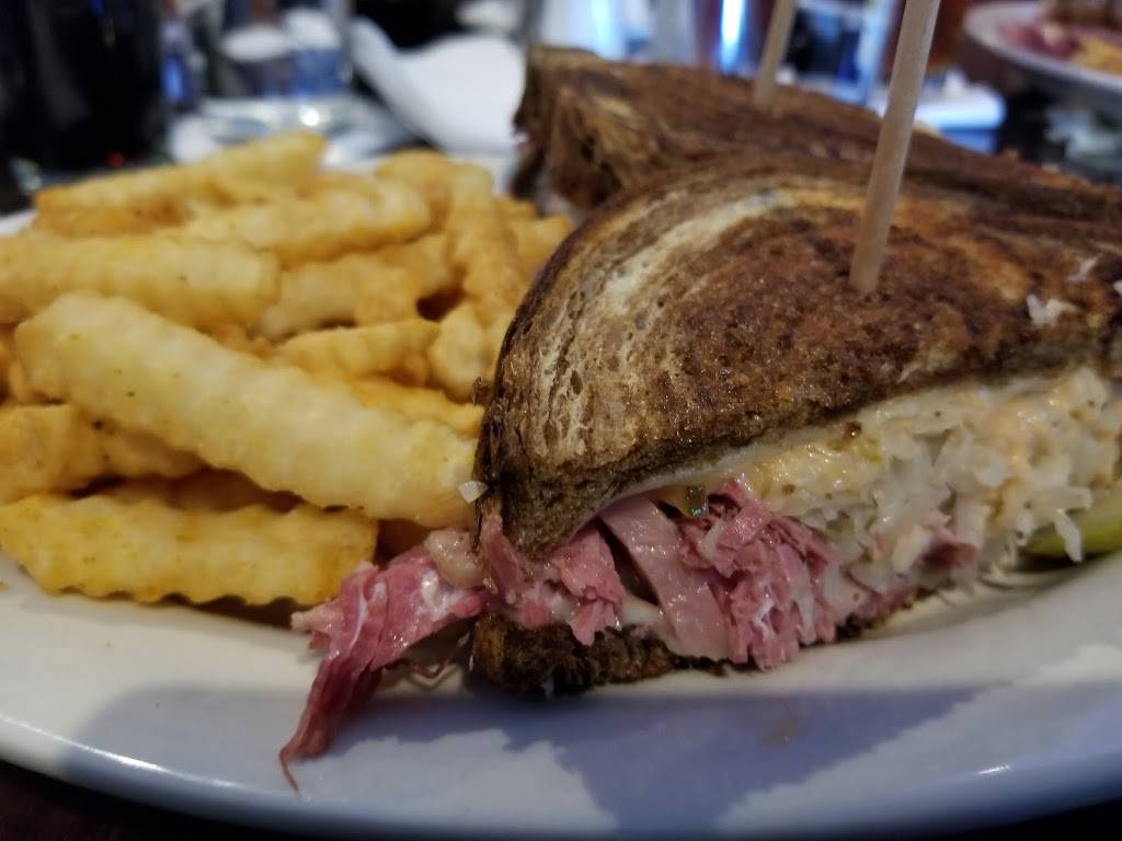 Coach’s Corner Bar & Grill | restaurant | 622 S State St, Belvidere, IL 61008, USA | 8155663439 OR +1 815-566-3439