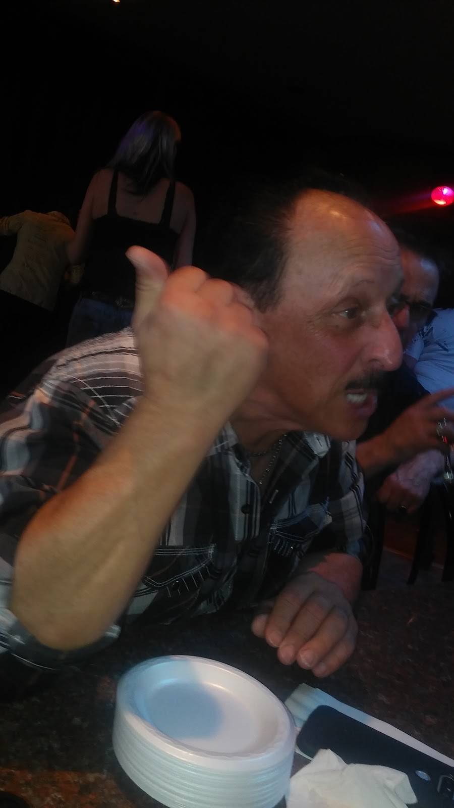 Bar Le Surf | night club | 1352 Ch de Chambly, Longueuil, QC J4J 3X3, Canada | 4506748384 OR +1 450-674-8384