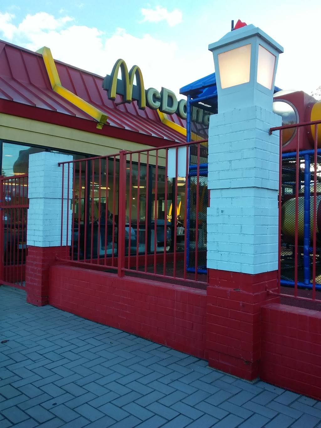 McDonalds | cafe | 2425 Sunset Blvd, West Columbia, SC 29169, USA | 8037962005 OR +1 803-796-2005
